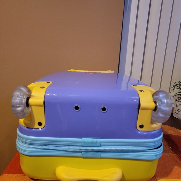 Minnie Mouse Carry-On Luggage - Picture 8 of 13